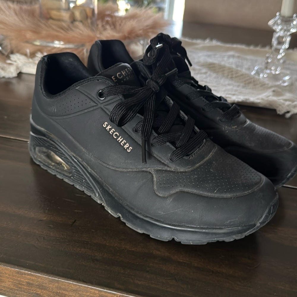 Sketchers wide fit Sz 9 sneaker